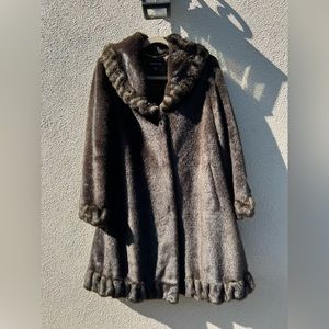 Jones New York 1980s Plush Faux-Fur Mid-length Coat in Chocolate Brown